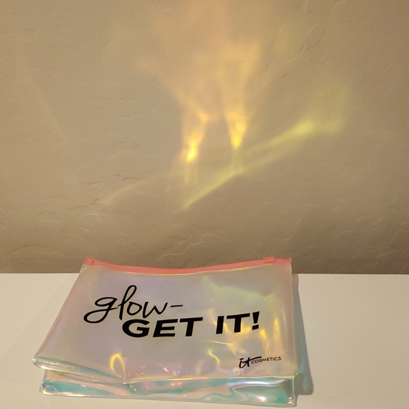 It! Cosmetics Glow Get It! Holographic Case Clear - Picture 5 of 7